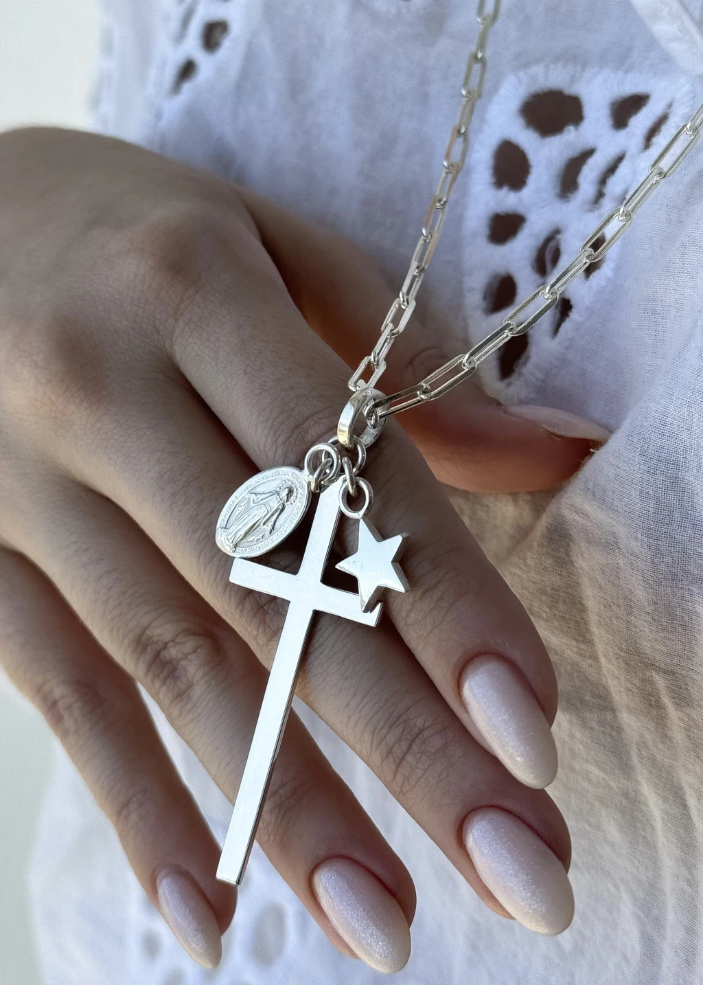 Dije Cruz con estrella y Medalla - Image 3