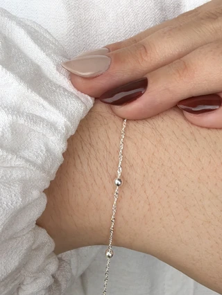 Pulsera con bolitas