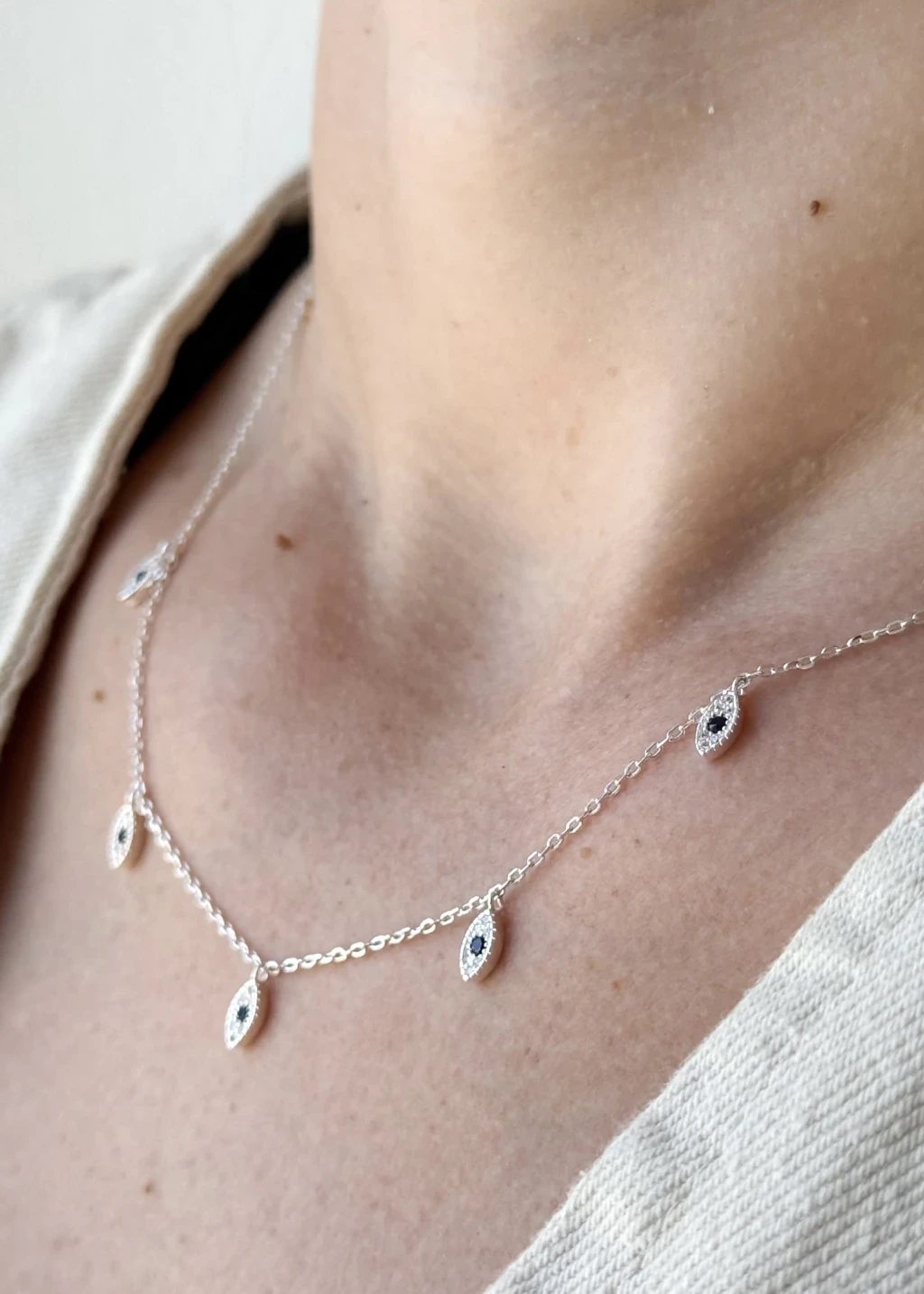 Collar Ojitos Colgantes