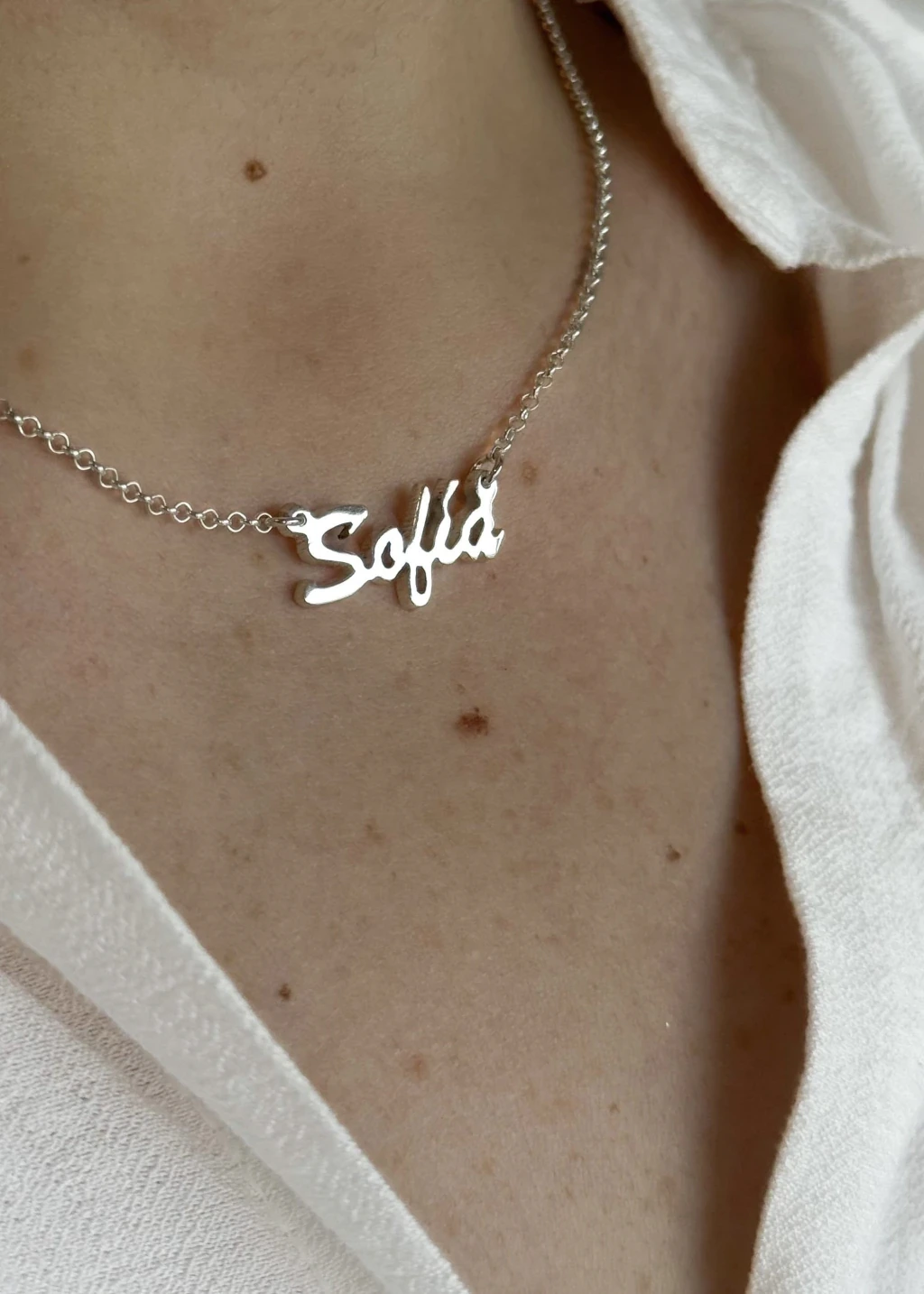 Collar Nombre Calado