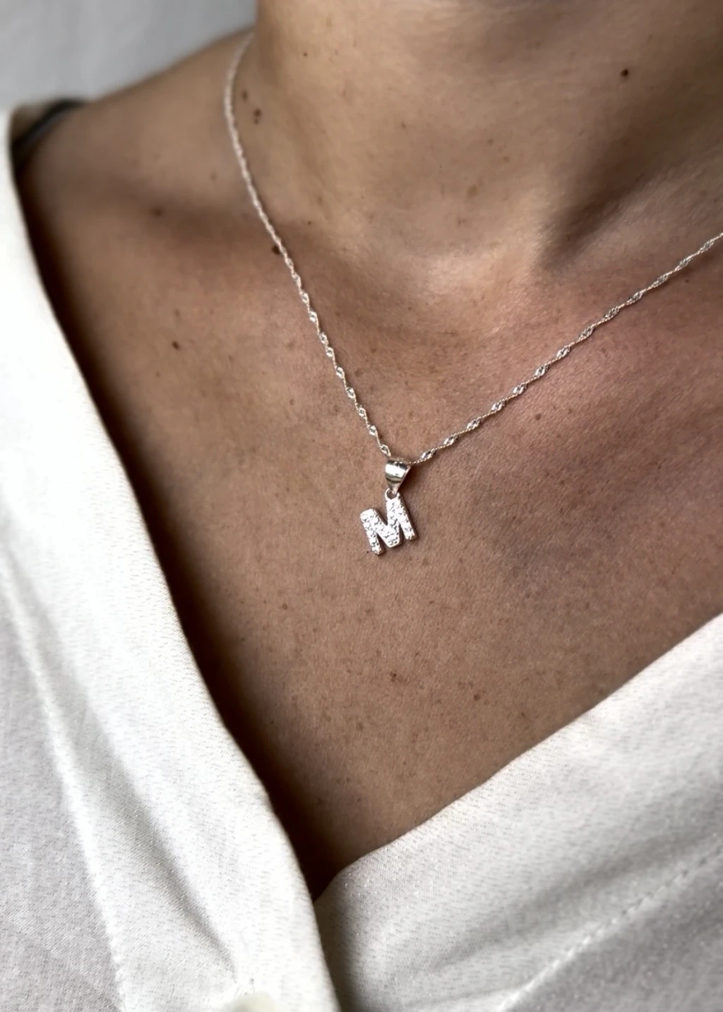 Collar Letra Cubic