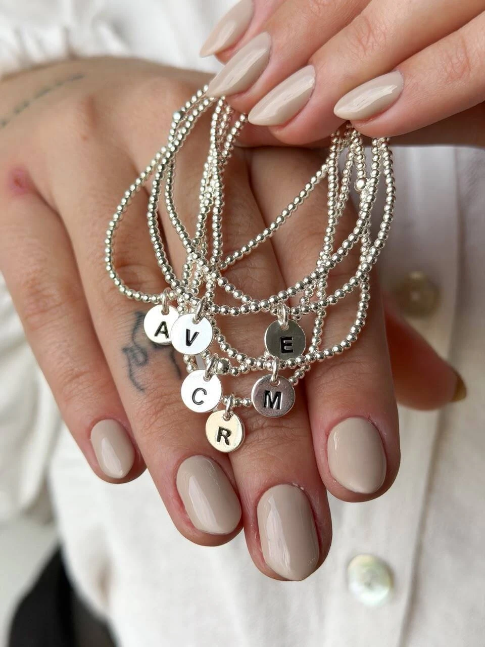 Pulsera Bolitas con Dije Letra